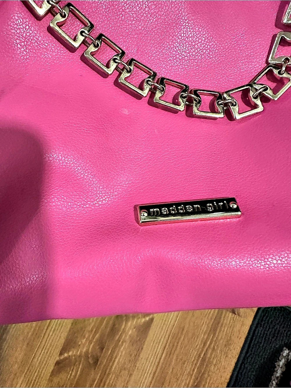 madden girl Textured Chain Faux Leather Shoulder Bag Pink